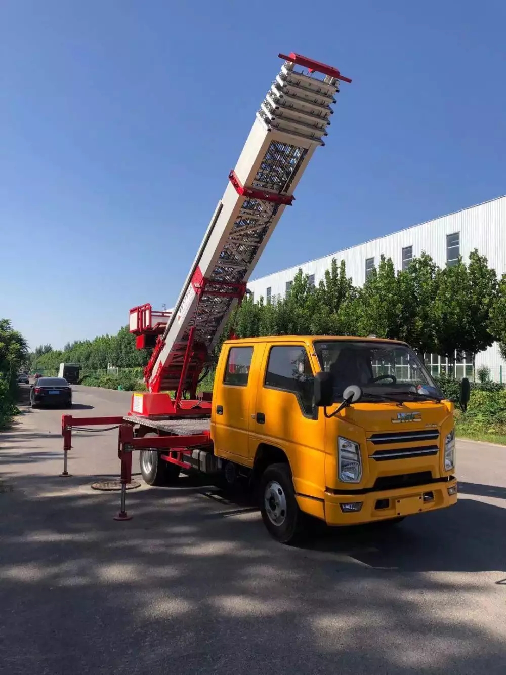 荣县附近的云梯车出租服务：轻松解决高空作业需求