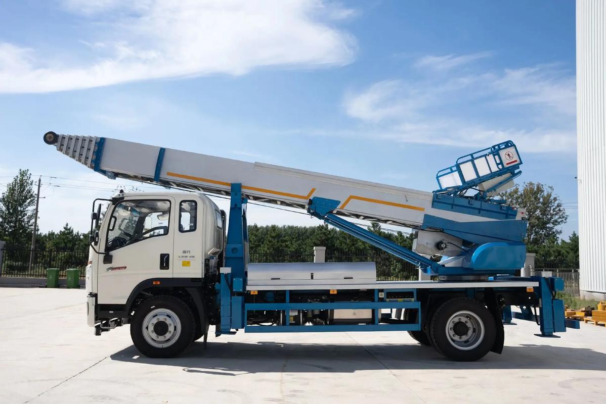 荣县云梯上料车租赁费用