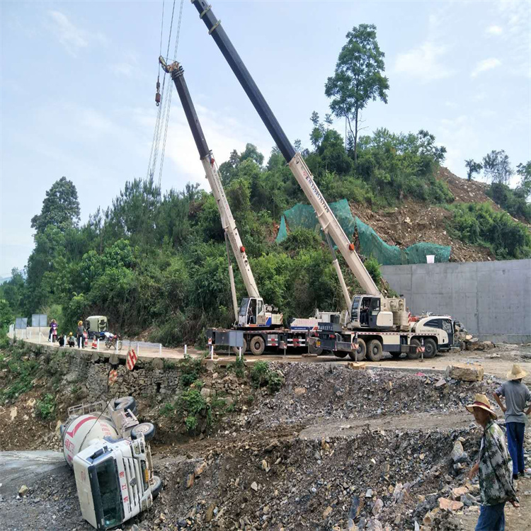 荣县汽车掉沟里叫吊车救援要多少钱