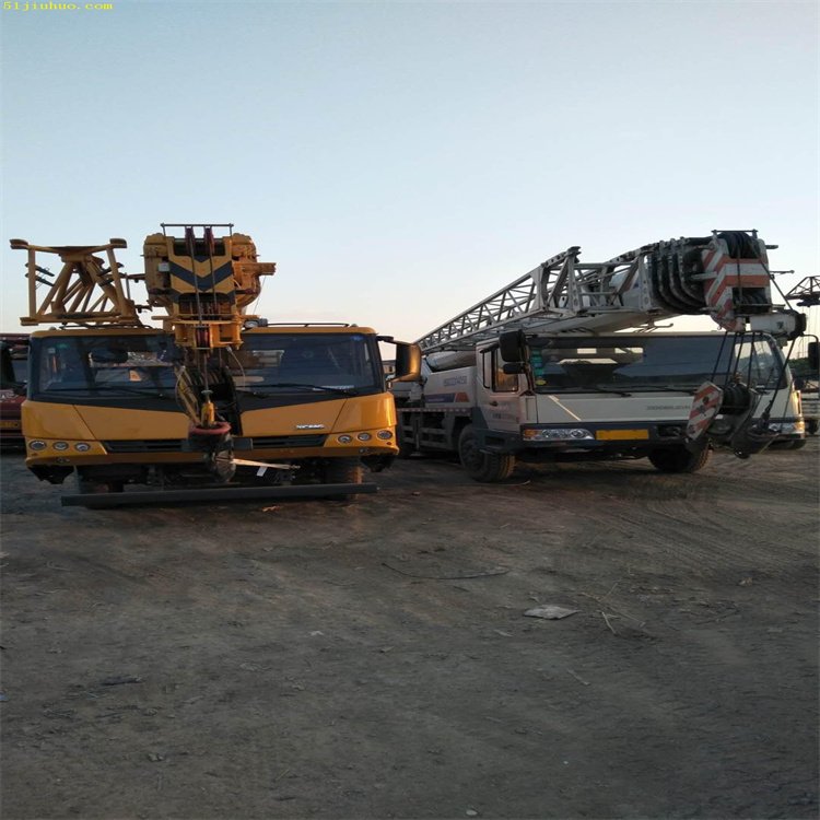 荣县吊车吊挖机正确办法